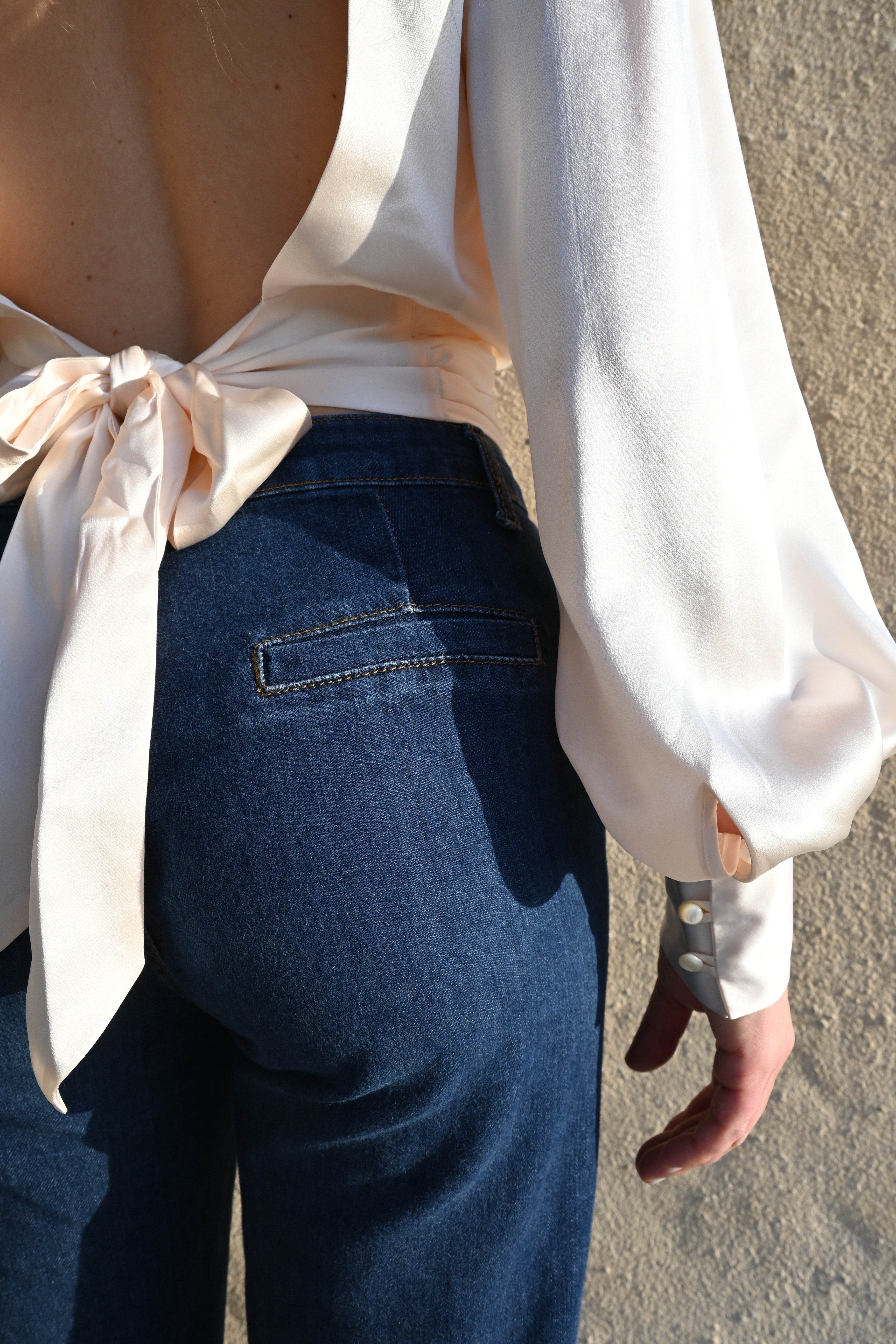 Women's backless silk shirt