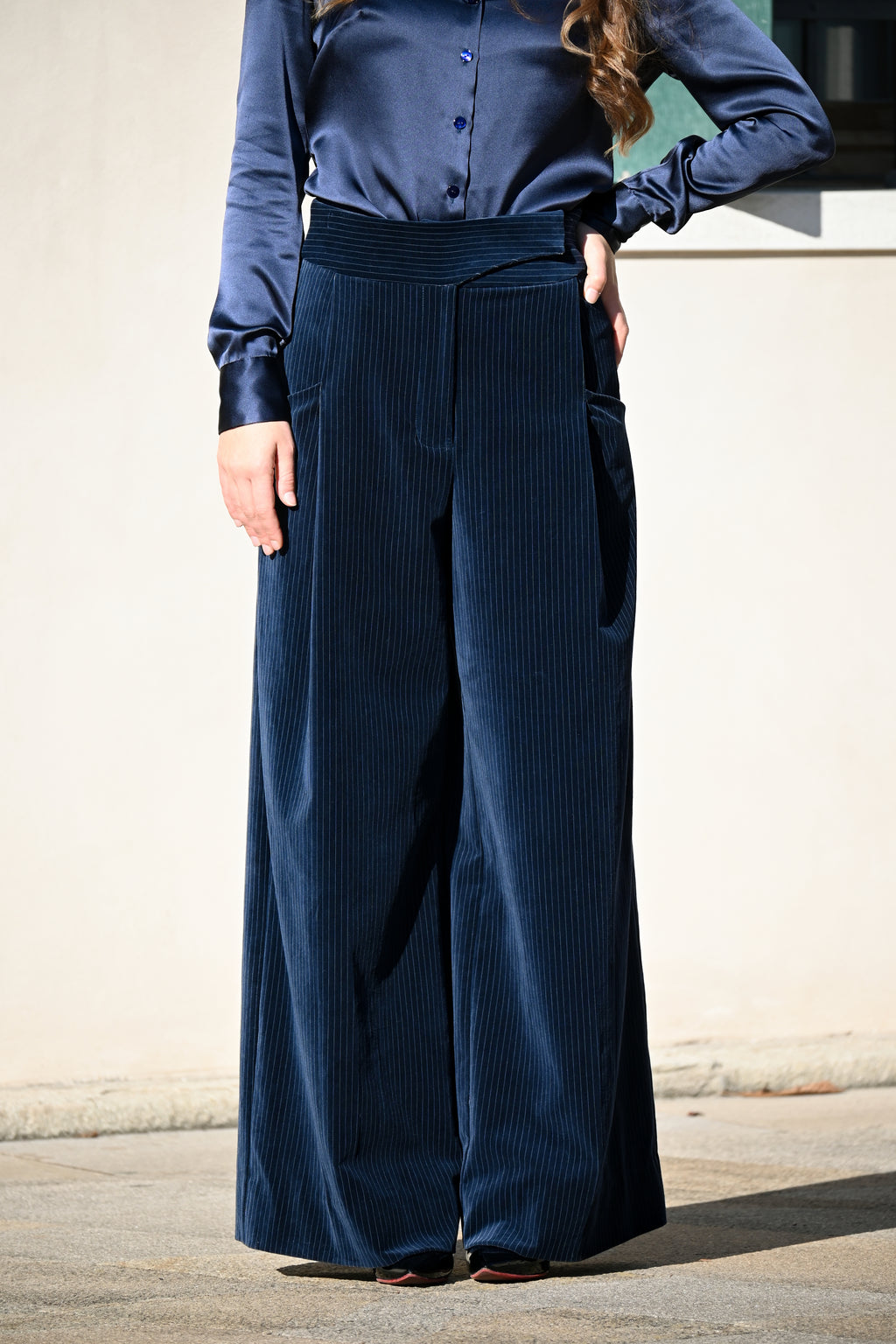 Pantalone a palazzo in velluto gessato