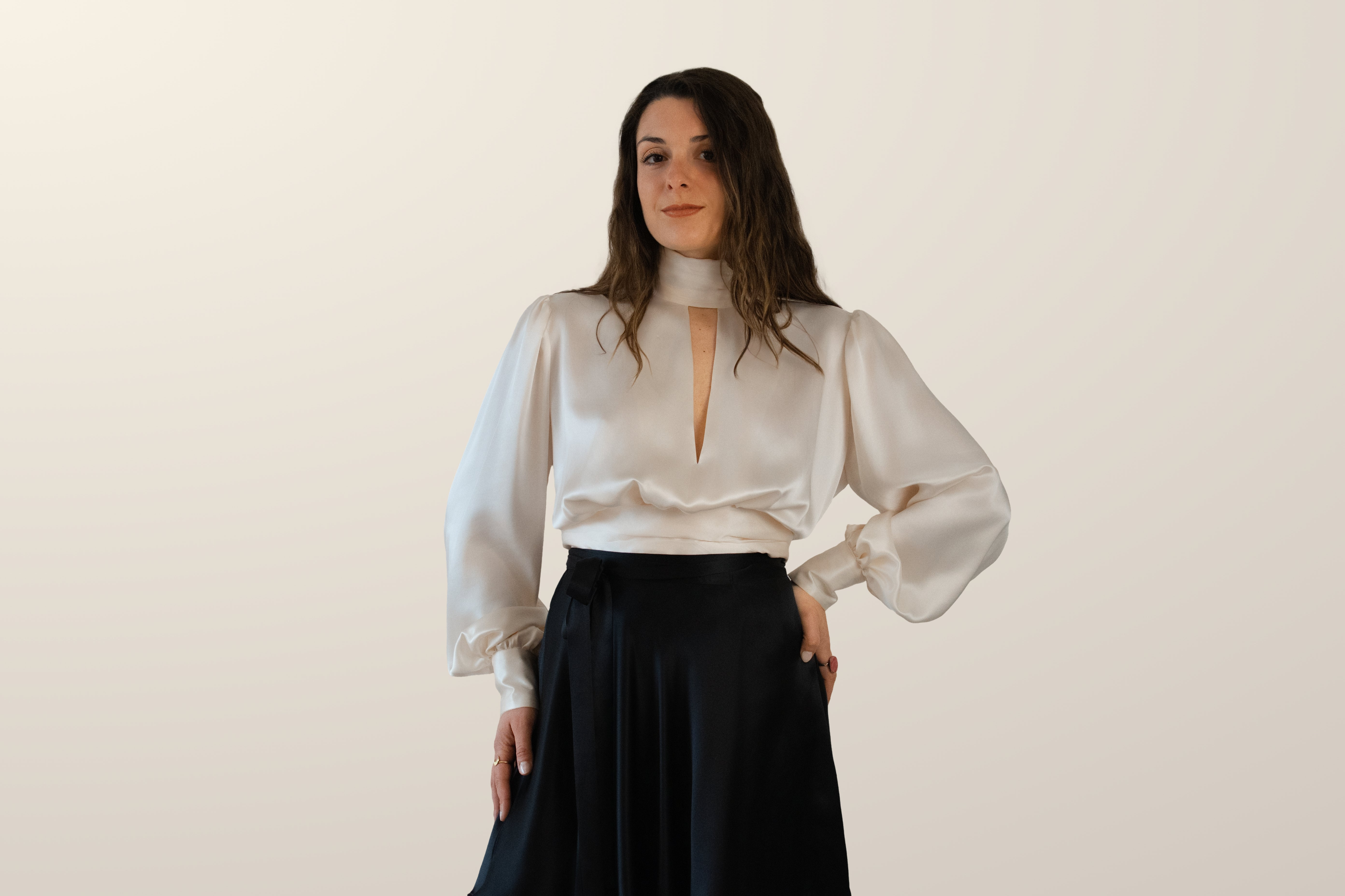 Women's backless silk shirt