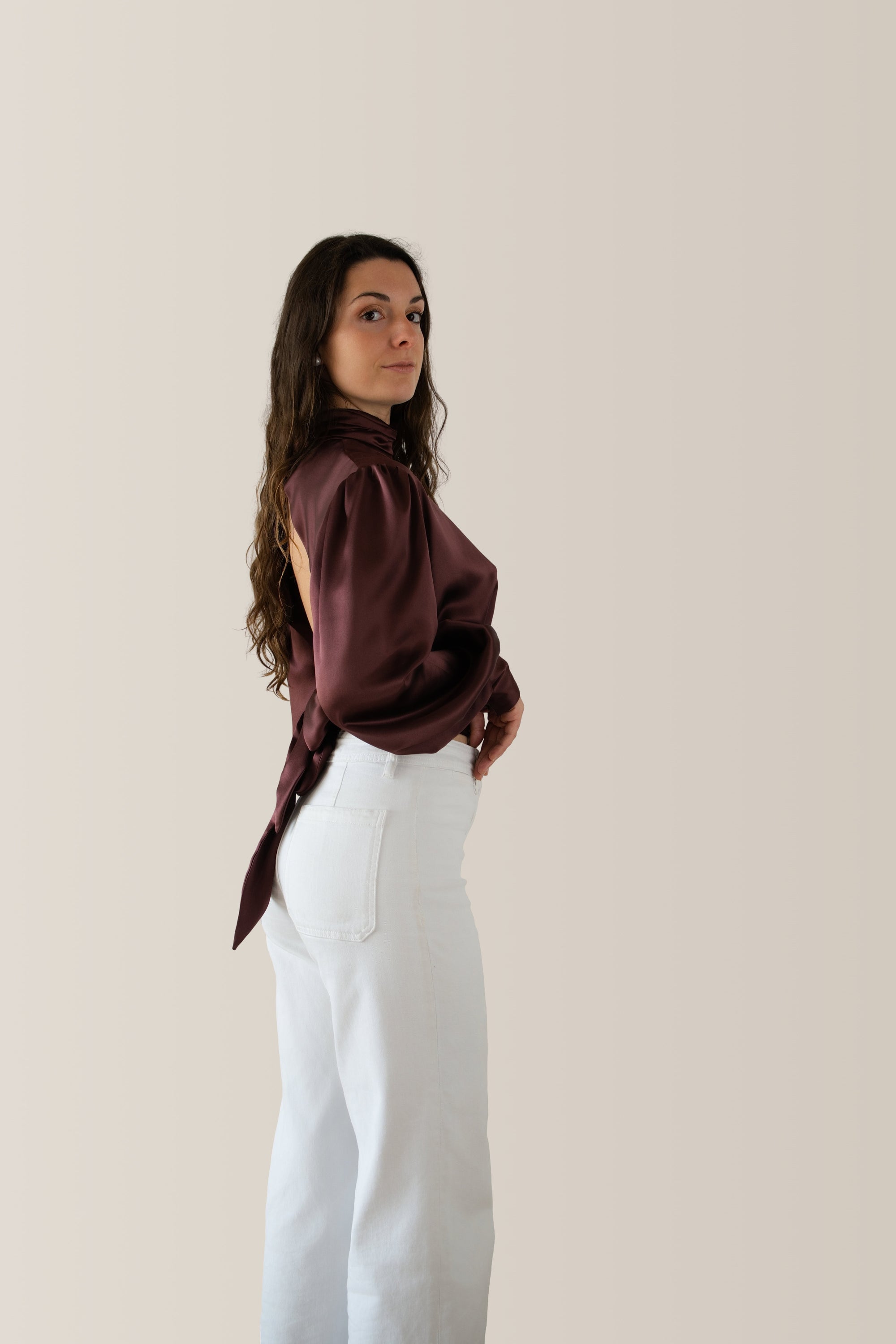 Camicia schiena scoperta da donna in seta