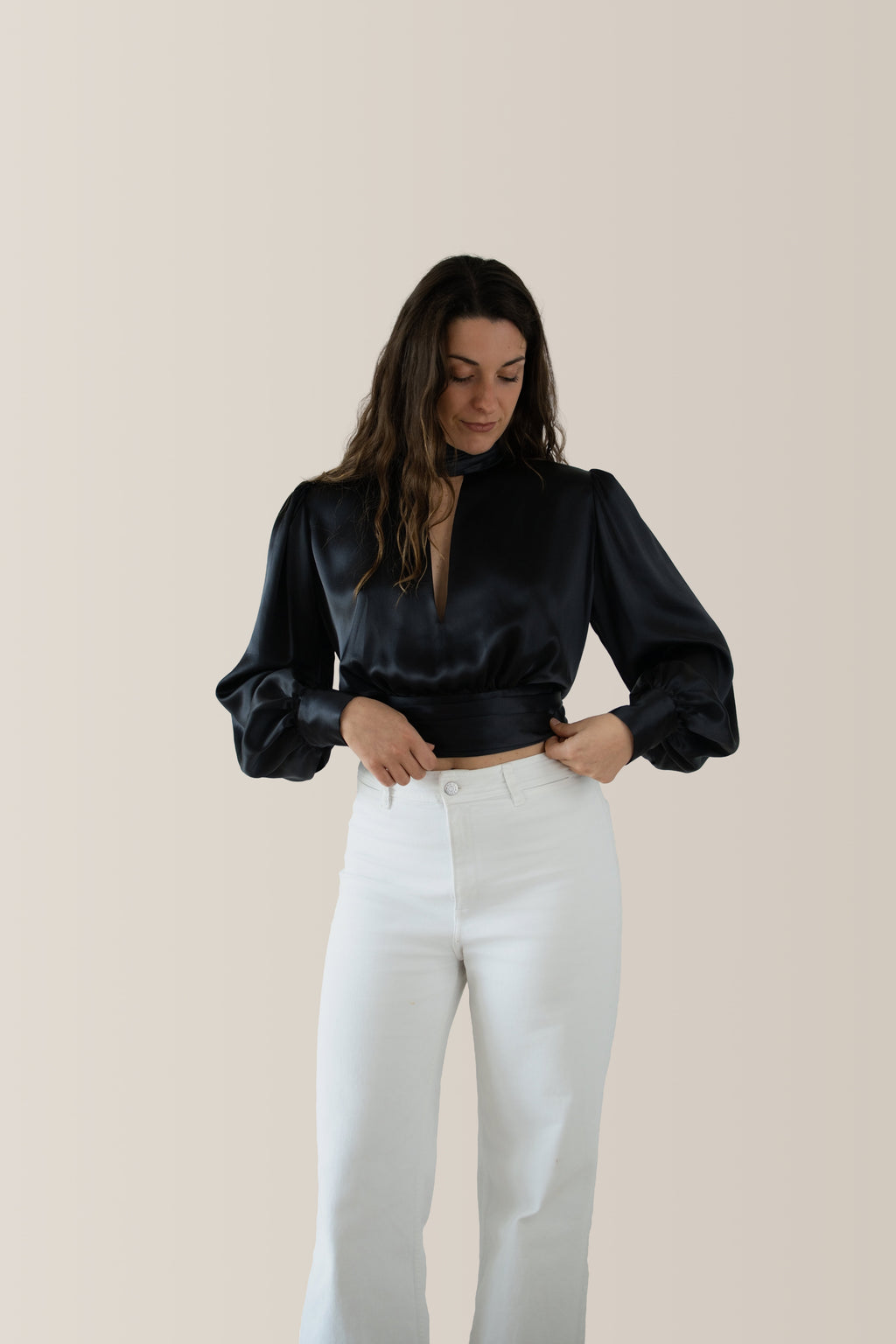 Camicia schiena scoperta da donna in seta