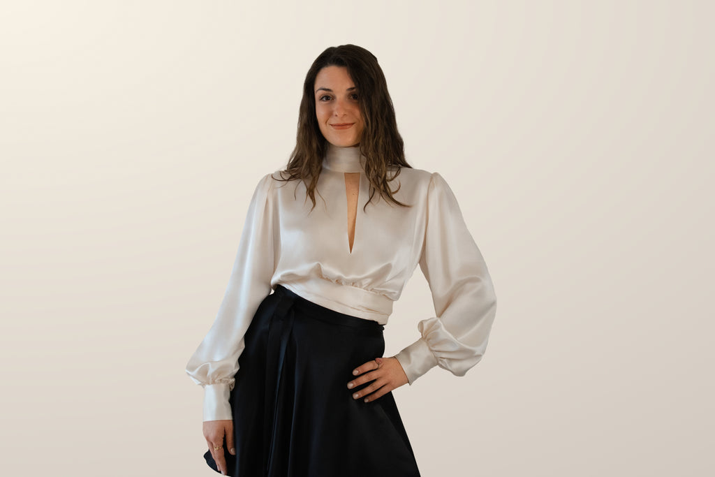 Camicia schiena scoperta da donna in seta