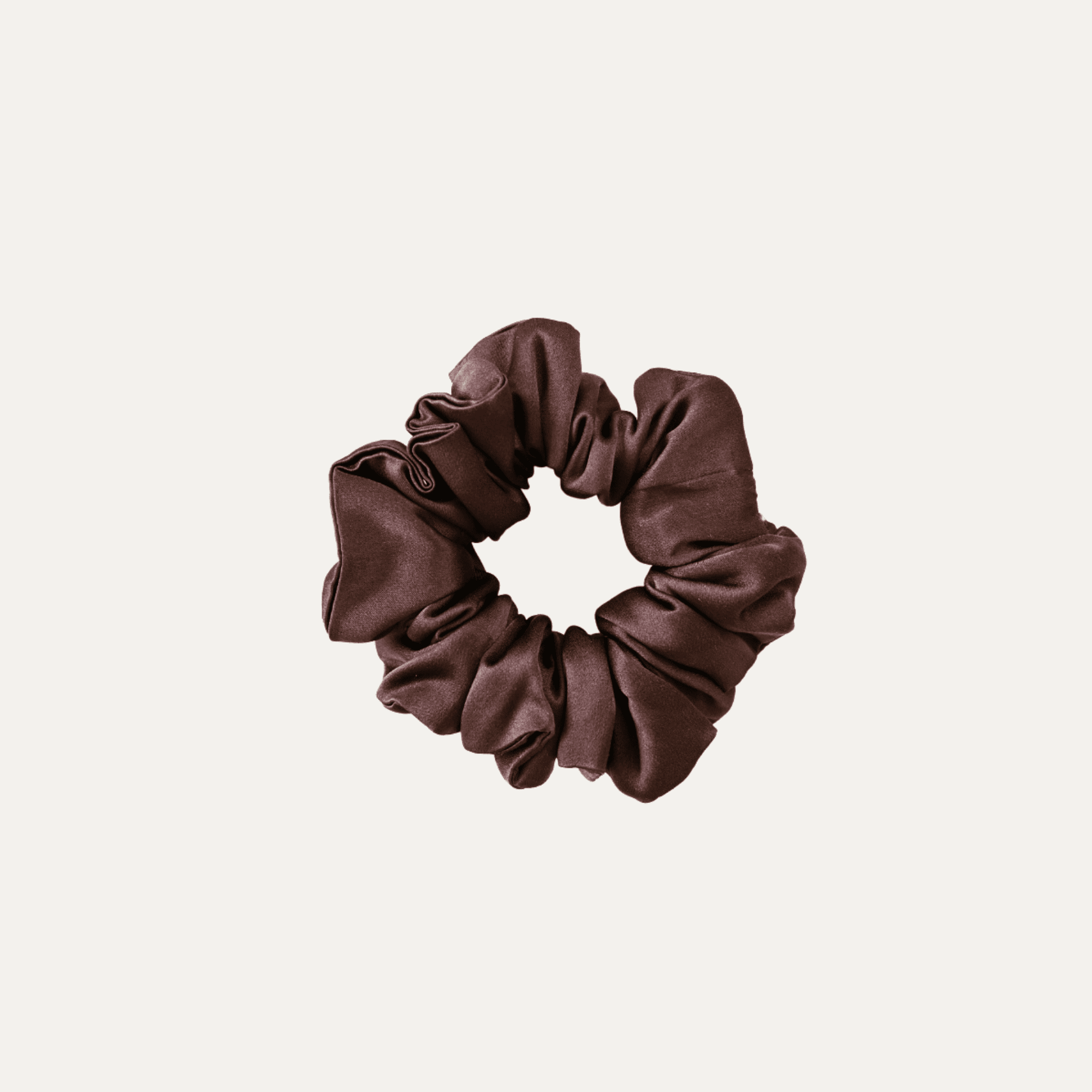 Elastico per capelli da donna in raso di seta naturale, supporto in cotone all'interno, su sfondo bianco 