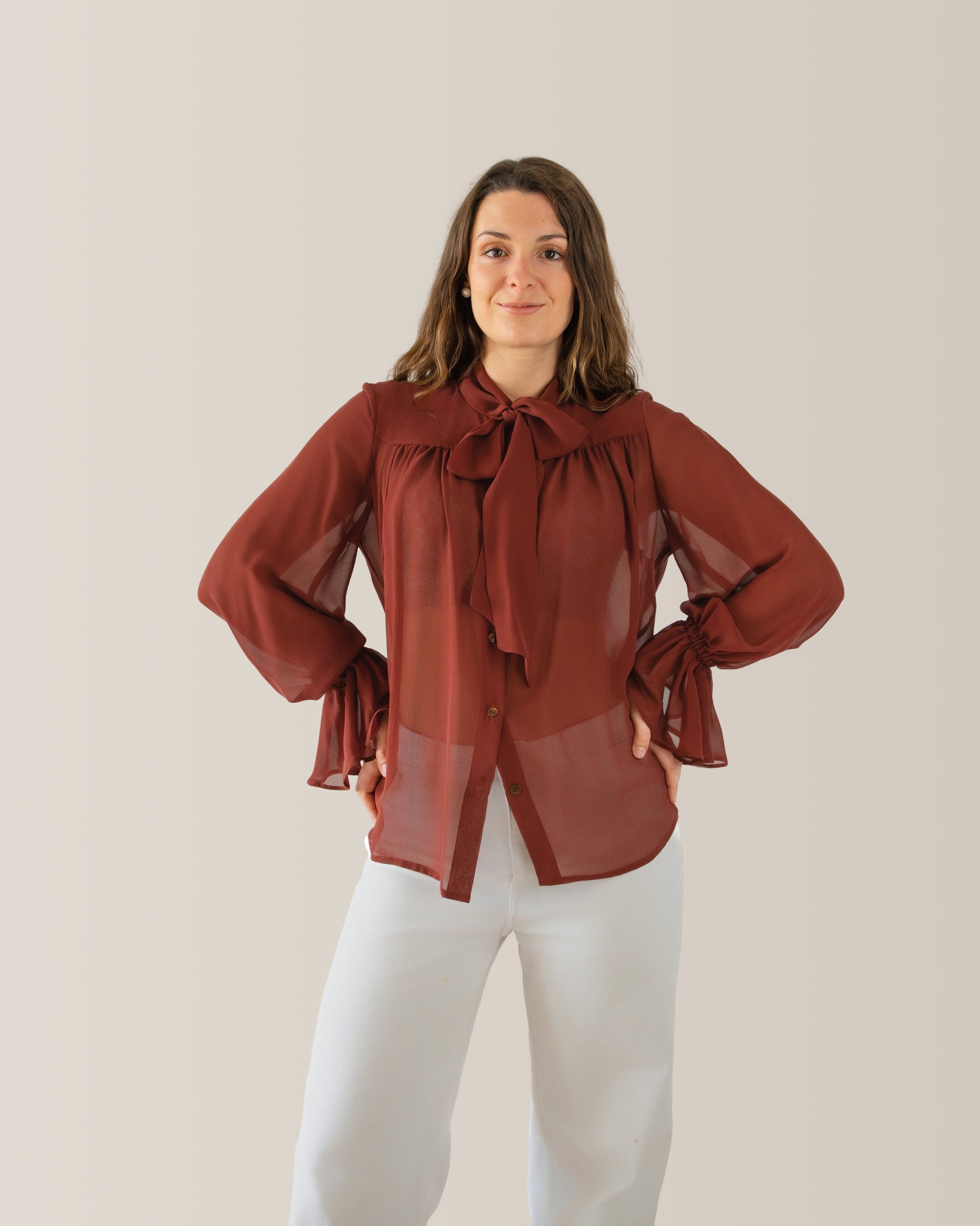Camicia da donna in seta con fiocco