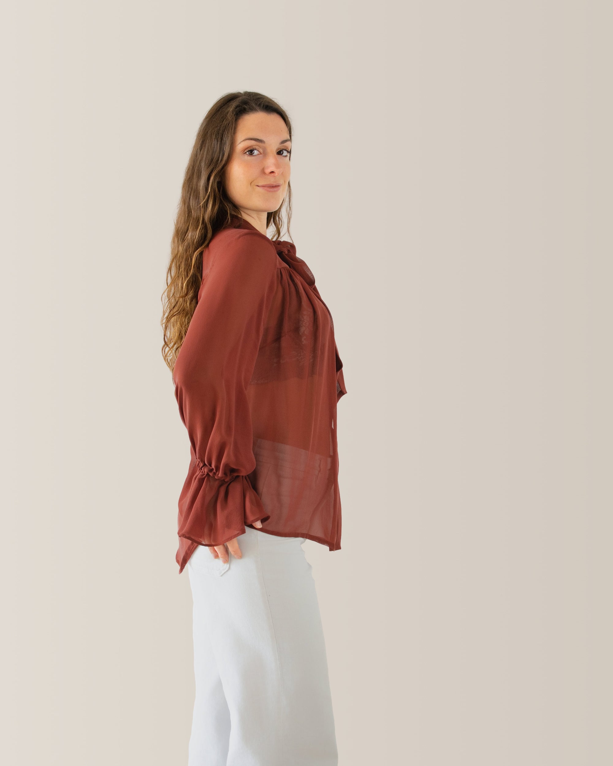 Camicia da donna in seta con fiocco