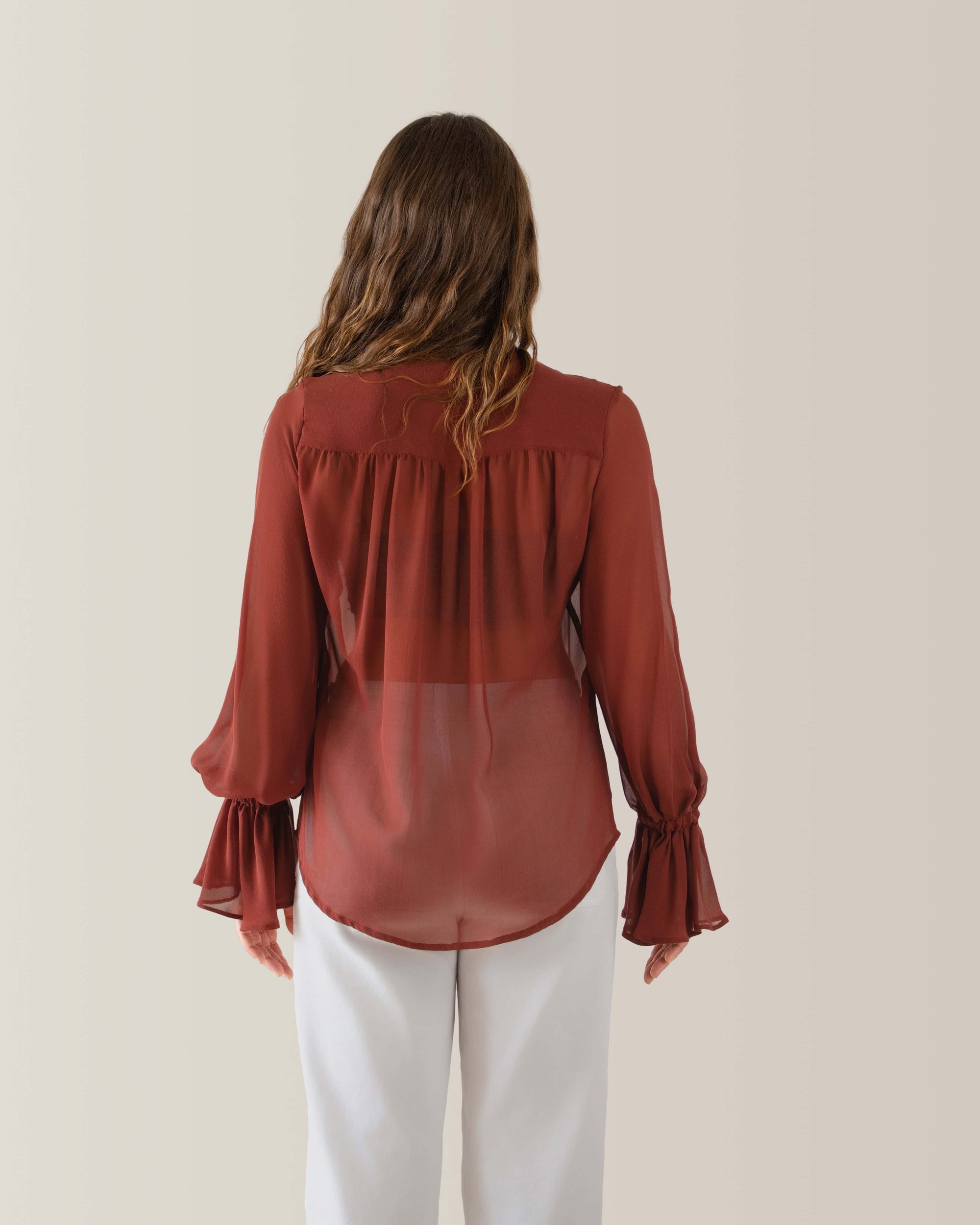 Camicia da donna in seta con fiocco