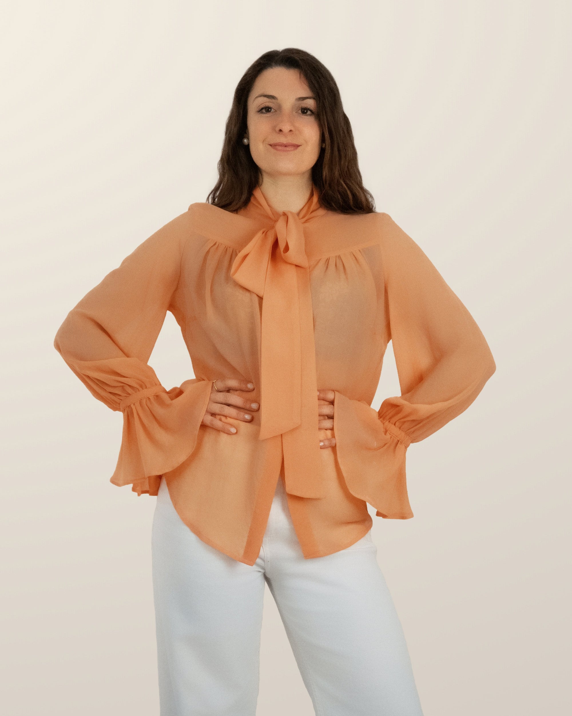 Camicia da donna in seta con fiocco